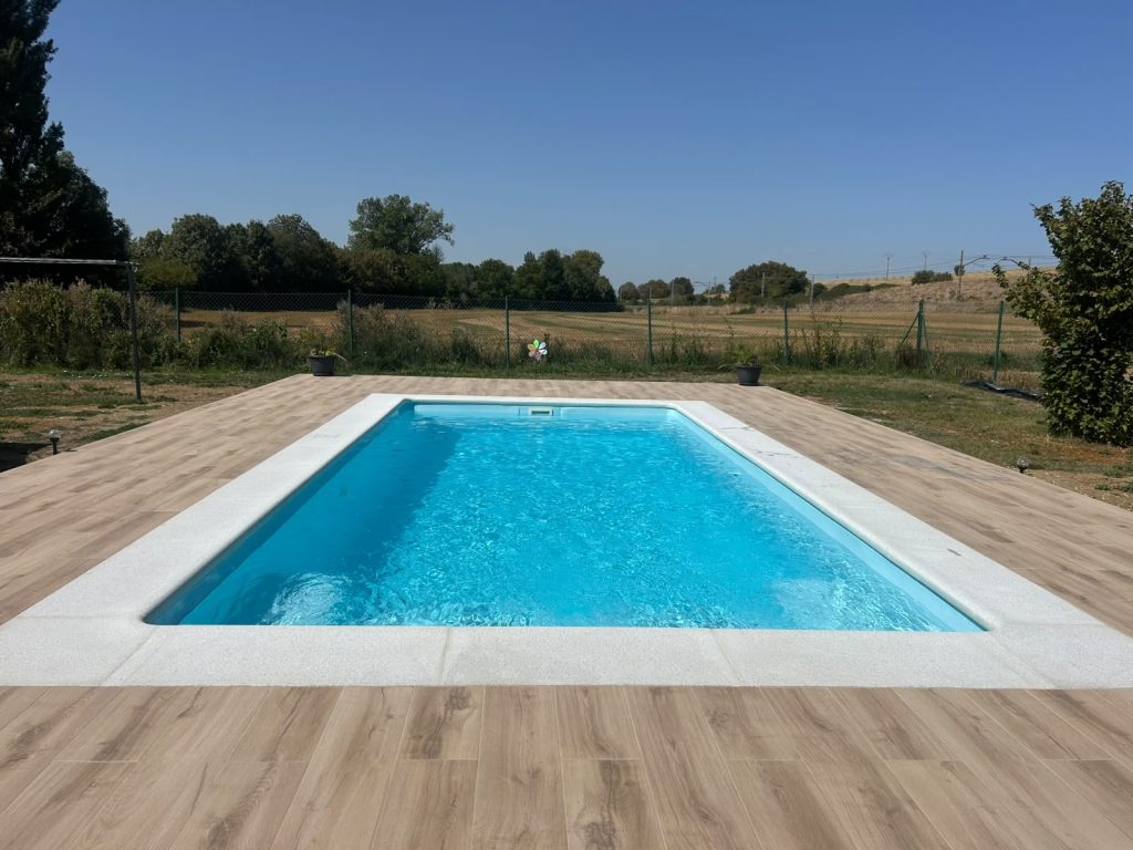 PISCINA MODELO INFINITY 7.60 X 3.40 M
